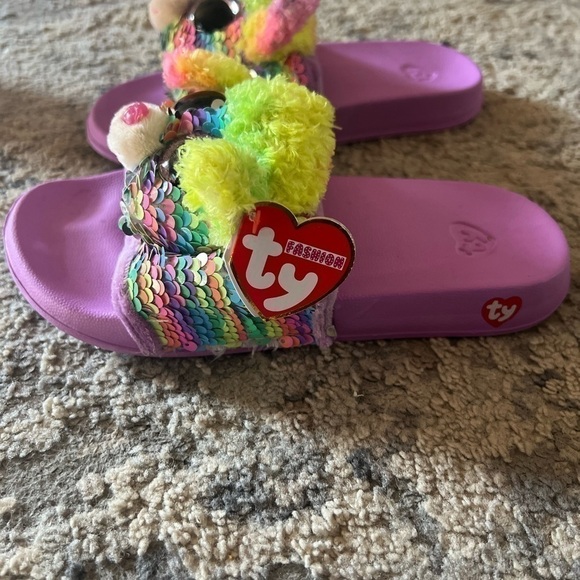 Little girl size 1-3 Ty Colorful Bear slip on shoes, great condition - Picture 1 of 6